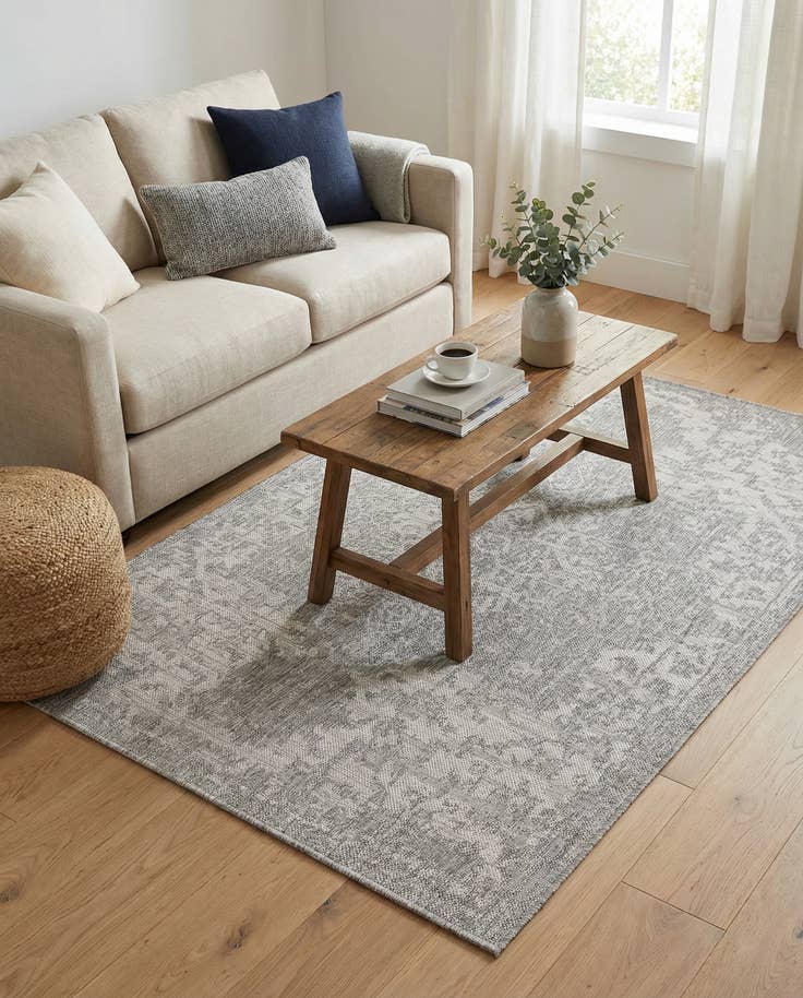 Detail image of 4' x 6' Easy-Clean Jill Zarin Dubai Indoor / Outdoor Rug
