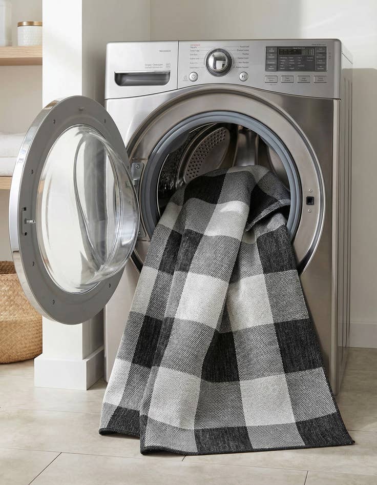 Detail image of  5' 3 x 8'  Washable Checkered Indoor / Outdoor Rug