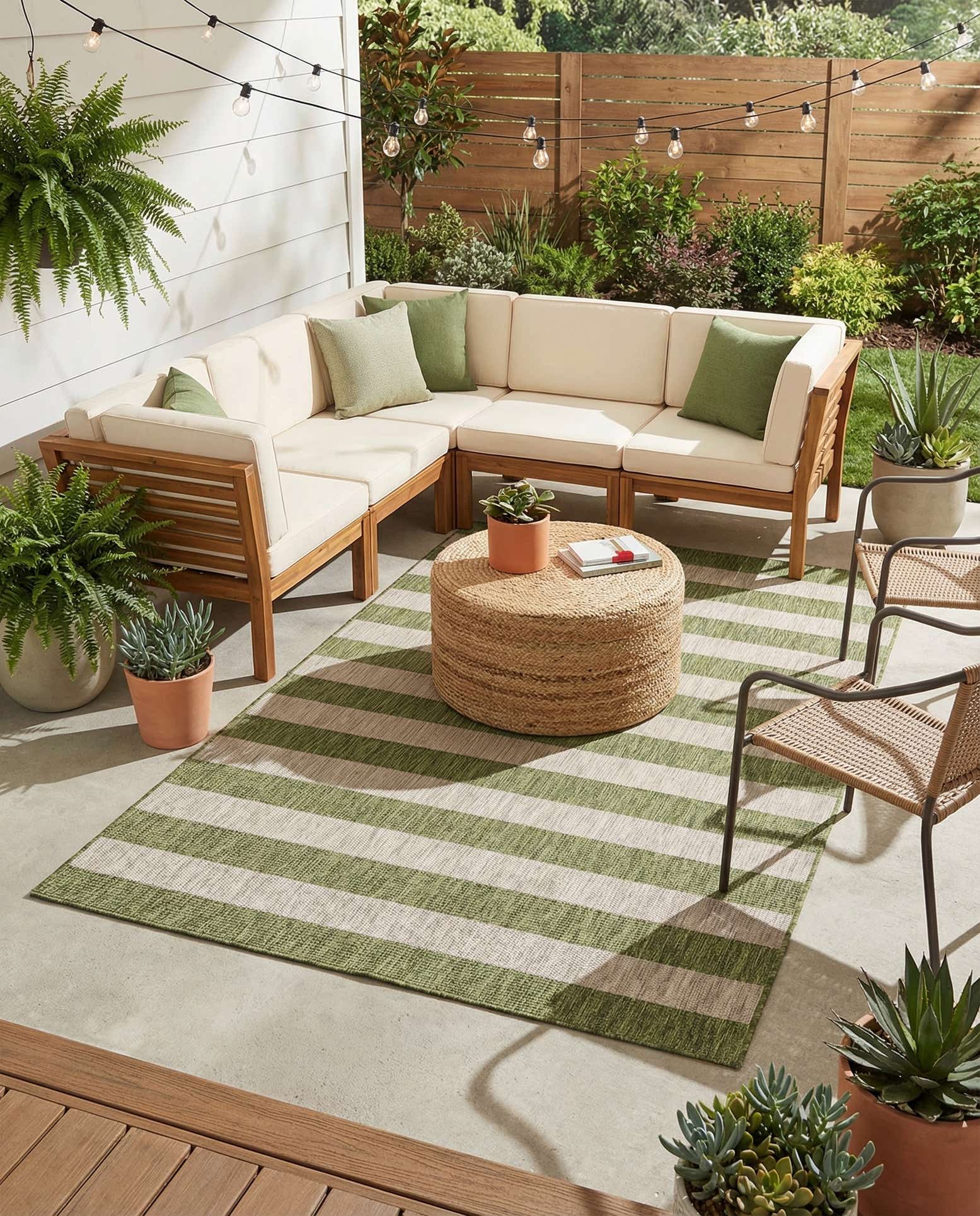 6' x 9' Easy-Clean Striped Indoor / Outdoor Rug