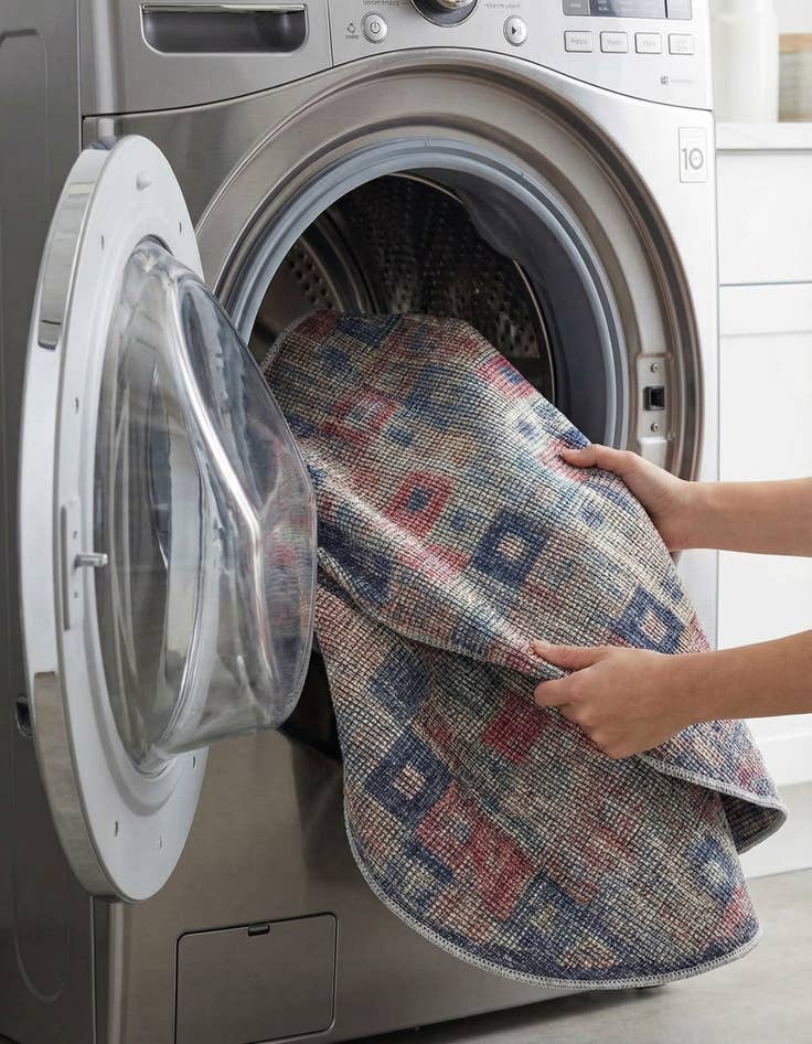 Detail image of 3' 3 x 3' 3  Washable Sisu Round Rug