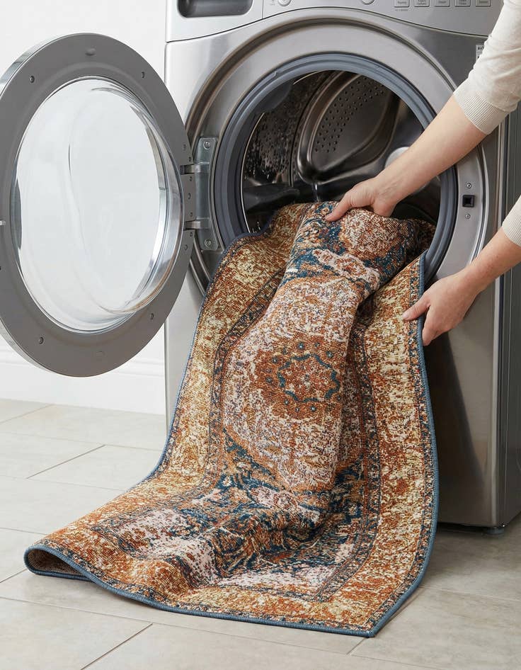 Detail image of 2' 7 x 10'  Washable Traditional Indoor / Outdoor Runner Rug