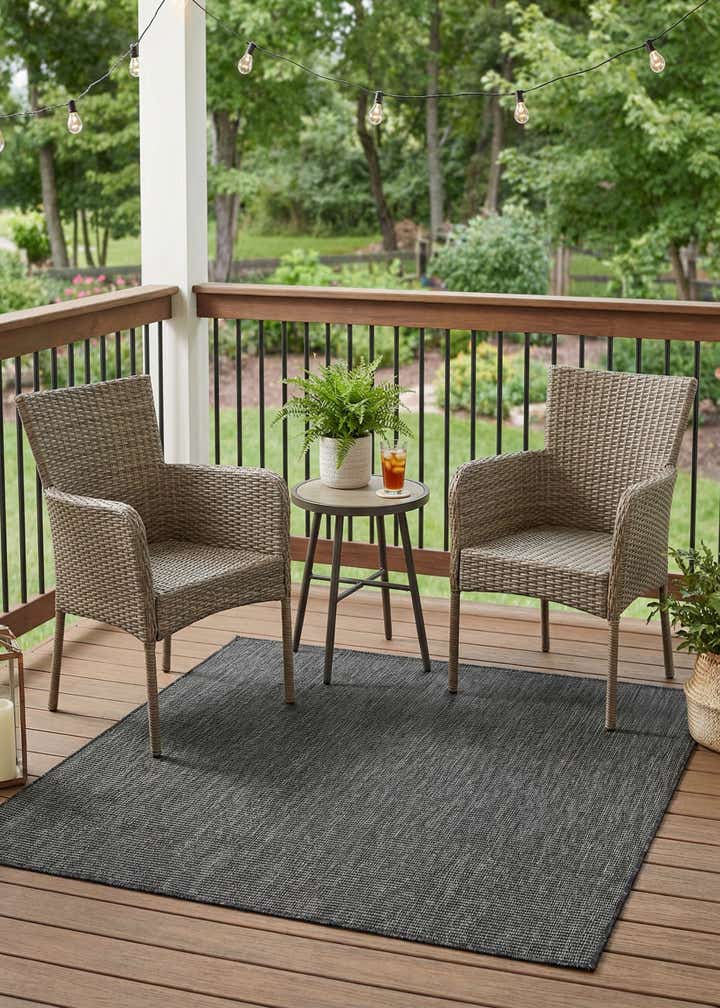 5' 3 x 5' 3 Easy-Clean Solid Indoor / Outdoor Square Rug