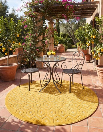5' 3 x 5' 3 Easy-Clean Trellis Textured Indoor / Outdoor Round Rug
