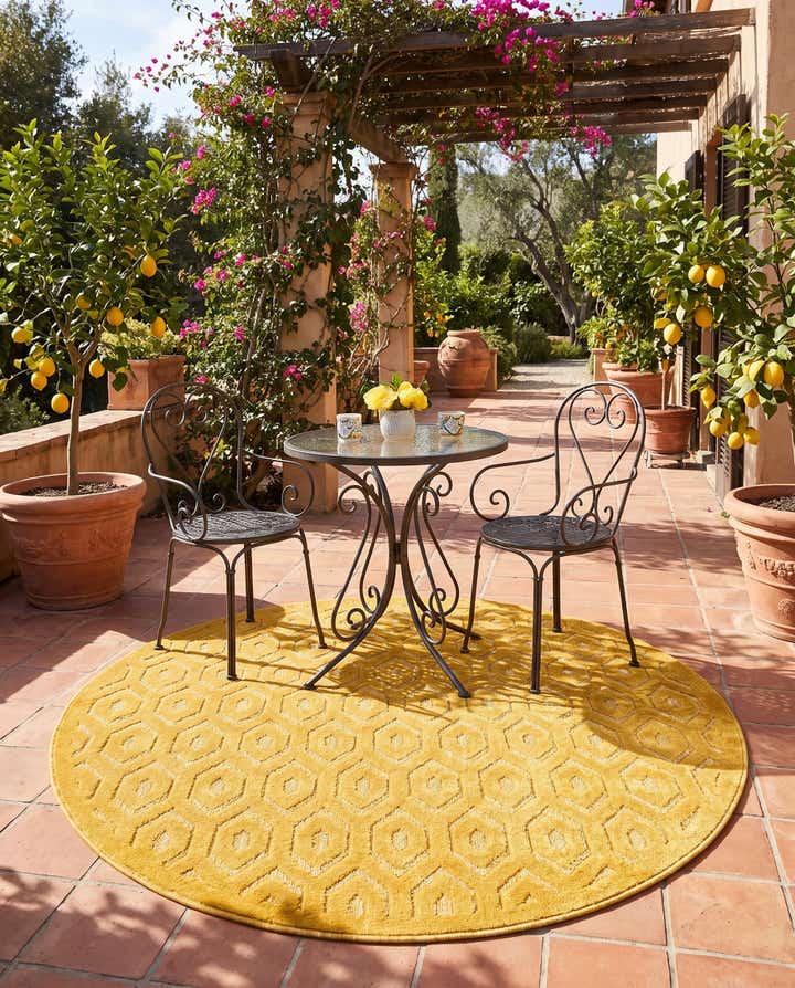 5' 3 x 5' 3 Easy-Clean Trellis Textured Indoor / Outdoor Round Rug