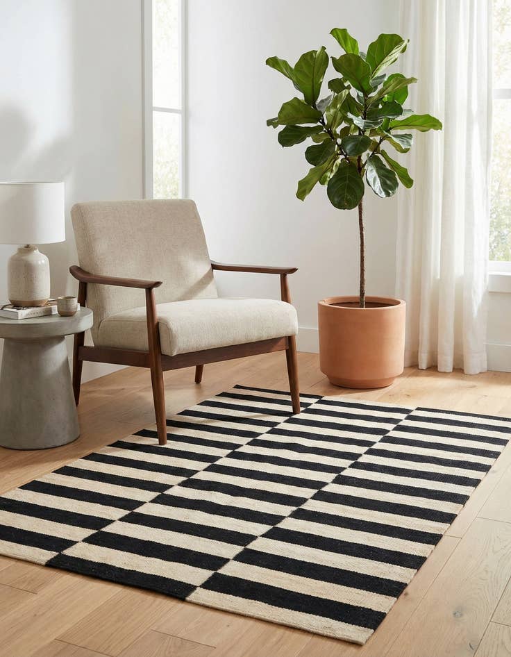 Detail image of 3' 5 x 4' 10  Hand Woven Kilim Modern Wool Rug