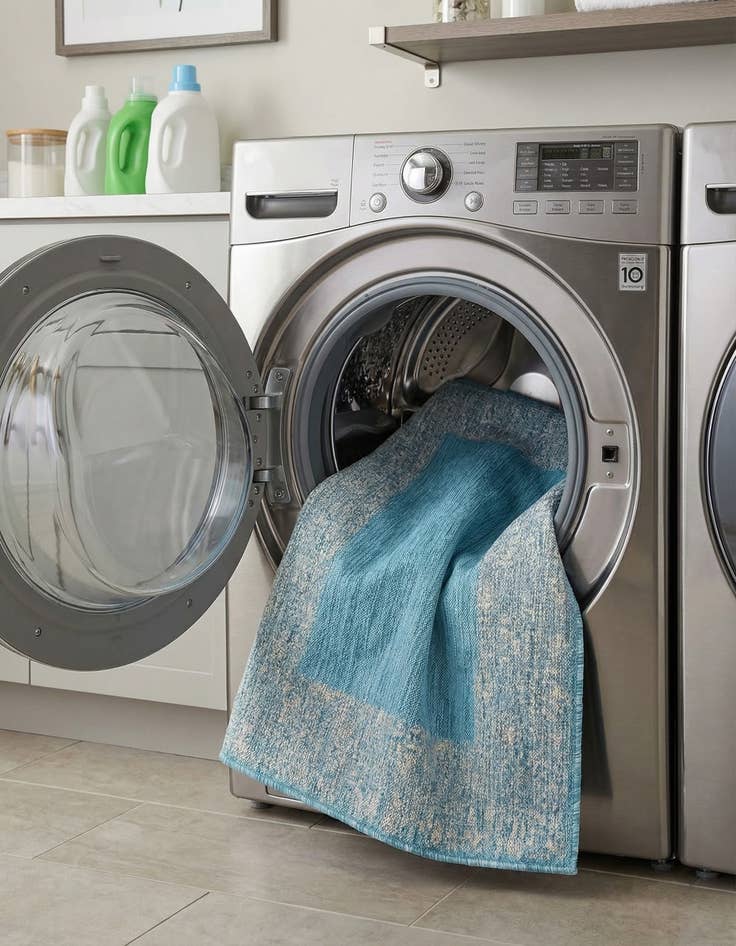 Detail image of 4' x 6'  Washable Border Indoor / Outdoor Rug