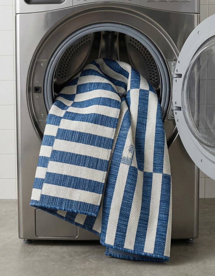 Detail image of 4' x 6'  Washable Striped Indoor / Outdoor Rug