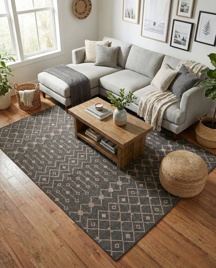 Detail image of 7' 10 x 10' Easy-Clean Lattice Indoor / Outdoor Rug