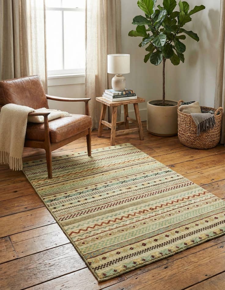 Detail image of 3' 2 x 4' 10  Hand Knotted Darya Rug