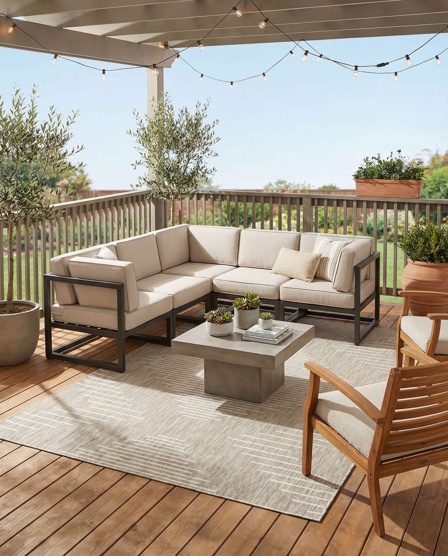 6' x 9' Easy-Clean Modern Indoor / Outdoor Rug