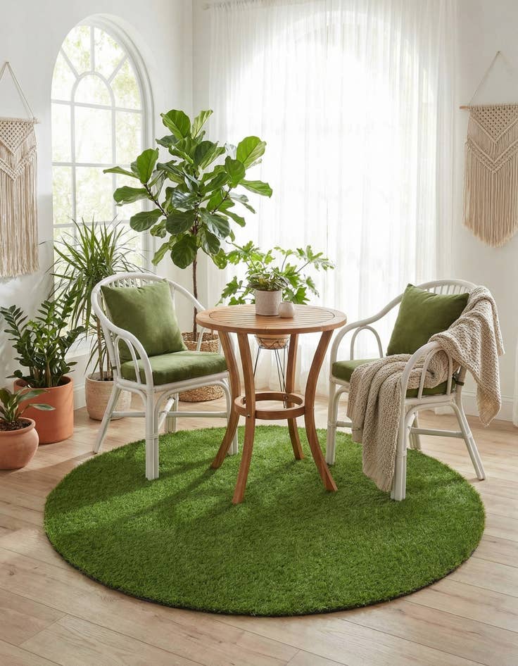 Detail image of 4' x 4' Easy-Clean Grass Indoor / Outdoor Round Rug