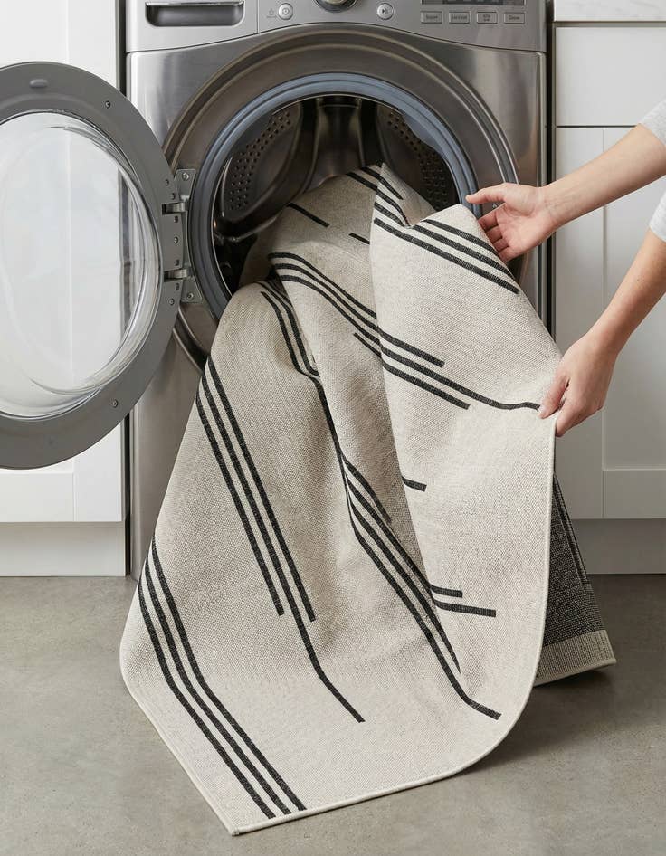 Detail image of 7' x 10'  Washable Modern Indoor / Outdoor Rug