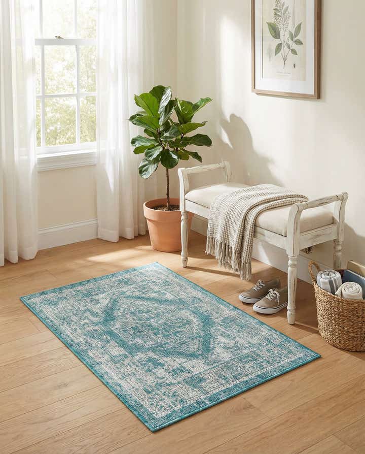 2' x 3' Easy-Clean Traditional Indoor / Outdoor Rug