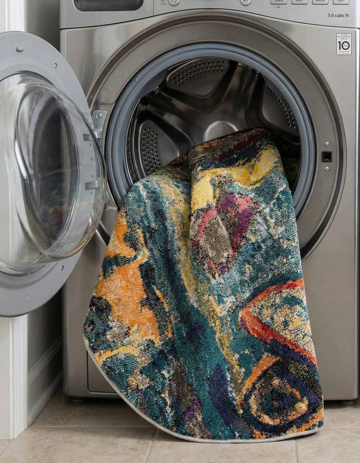 Detail image of 6' x 6'  Washable Haerfest Round Rug