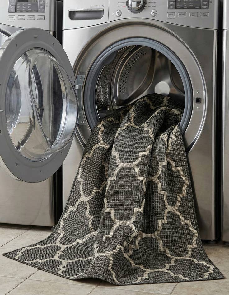 Detail image of 4' x 6'  Washable Trellis Indoor / Outdoor Rug