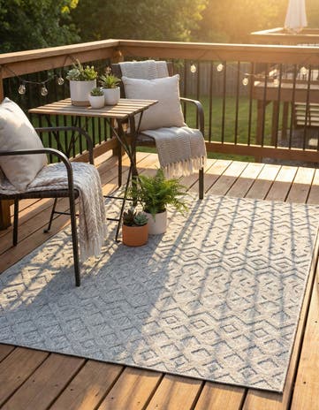 6' x 9' Easy-Clean Trellis Textured Indoor / Outdoor Rug