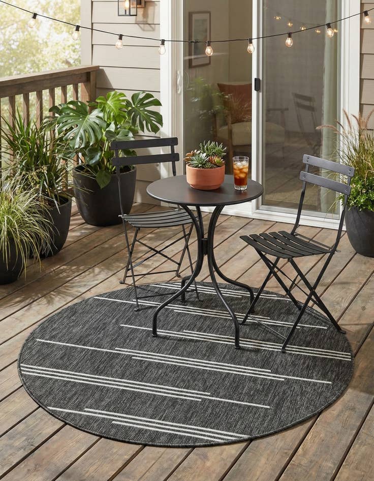 Detail image of 4' x 4'  Washable Modern Indoor / Outdoor Round Rug