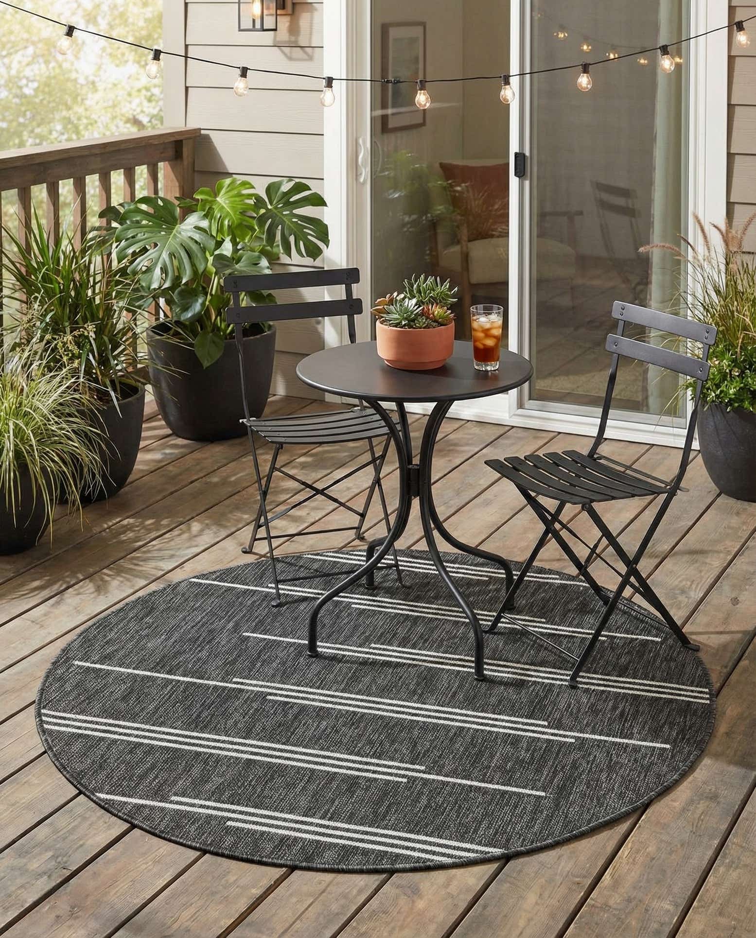 4' x 4' Easy-Clean Modern Indoor / Outdoor Round Rug