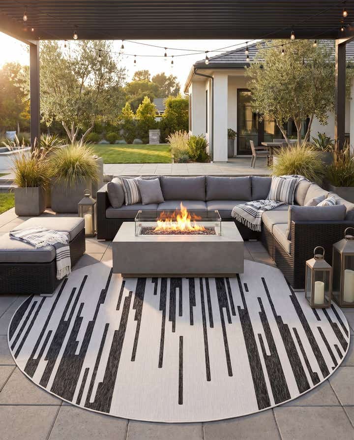 13' x 13' Easy-Clean Modern Indoor / Outdoor Round Rug