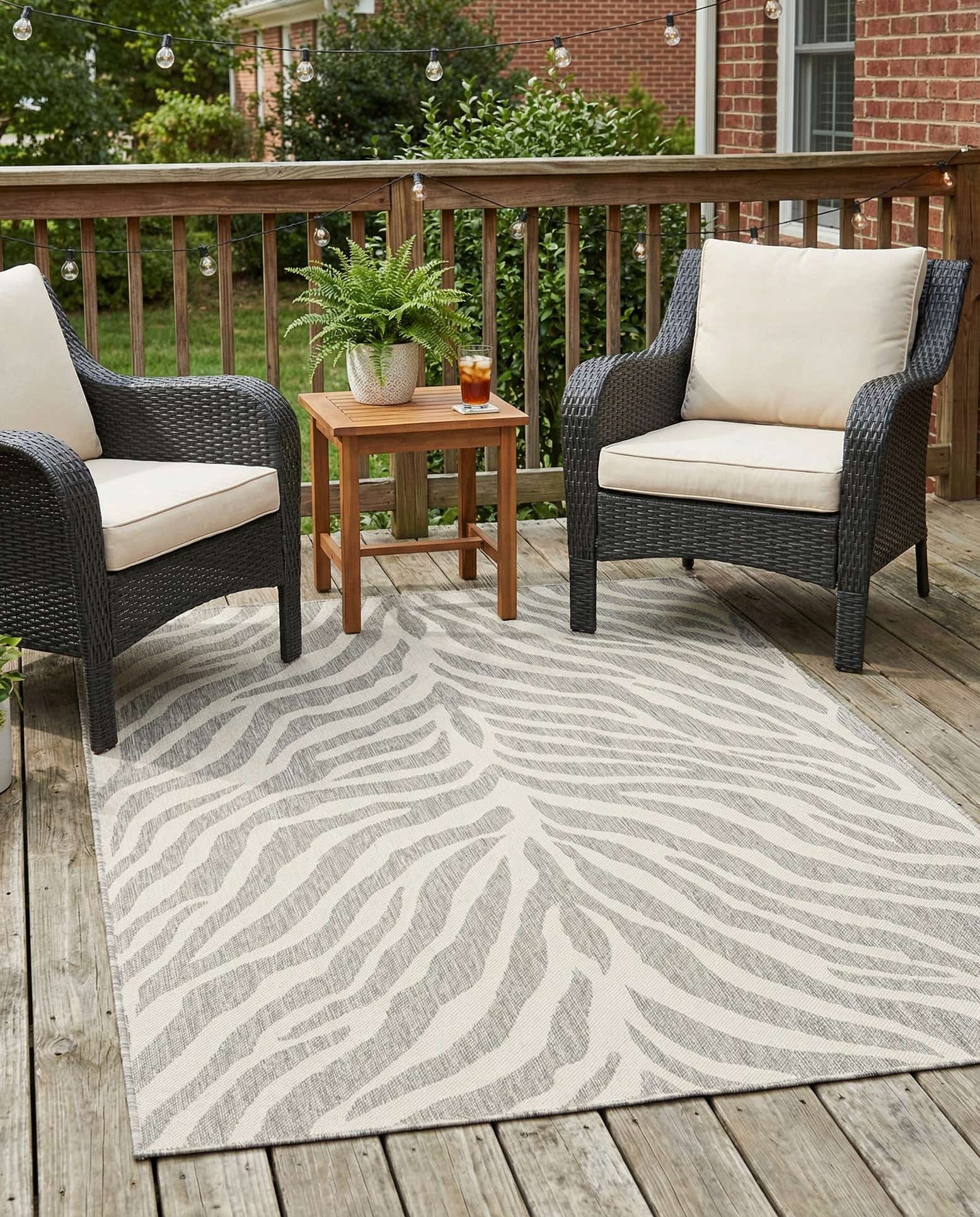 5' 3 x 8' Easy-Clean Safari Indoor / Outdoor Rug