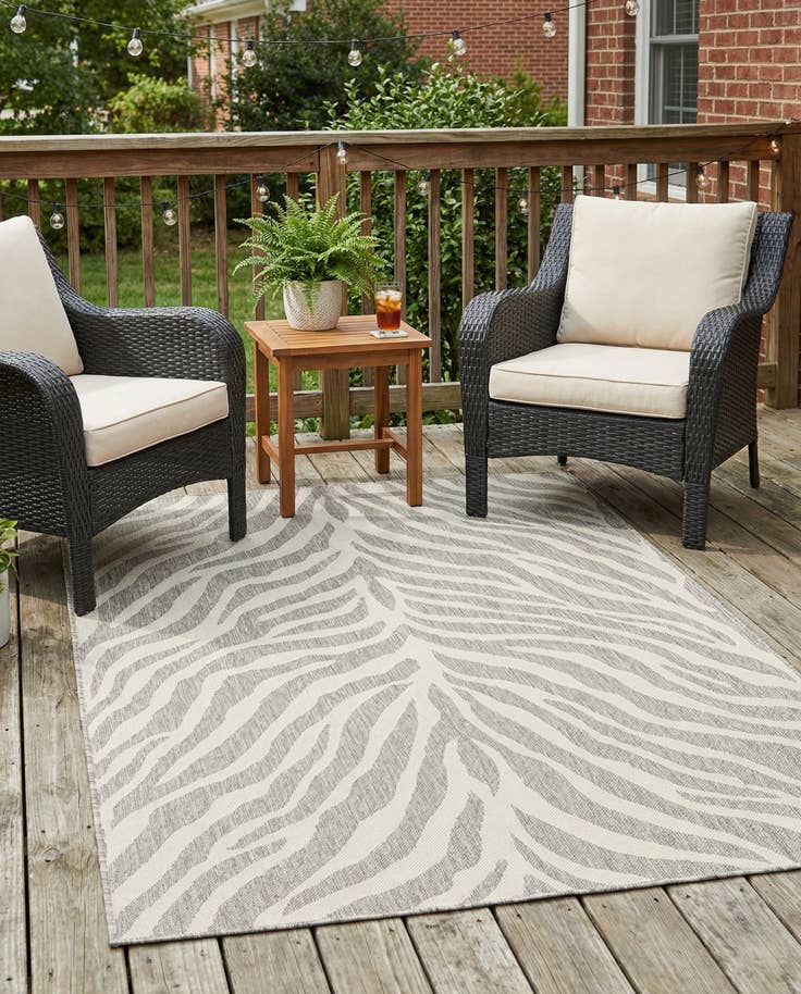 Detail image of 5' 3 x 8' Easy-Clean Safari Indoor / Outdoor Rug