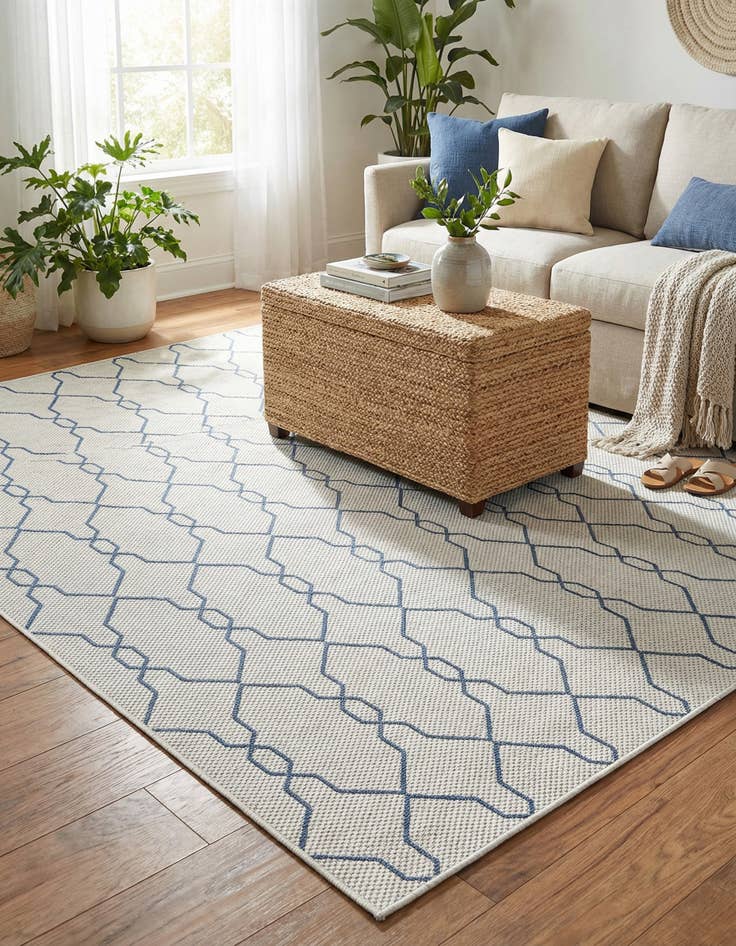 Detail image of  8' x 11' 4  Washable Lattice Indoor / Outdoor Rug