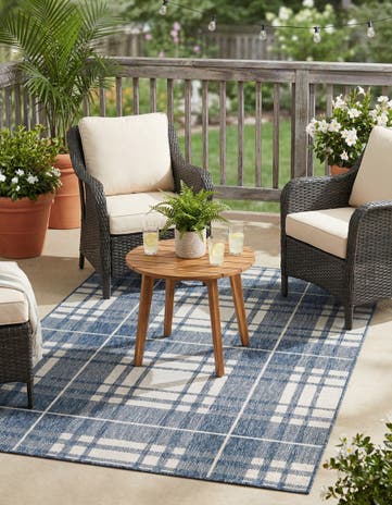 4' x 6' Easy-Clean Checkered Indoor / Outdoor Rug