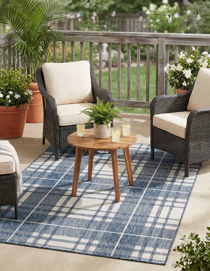 Detail image of  4' x 6'  Washable Checkered Indoor / Outdoor Rug