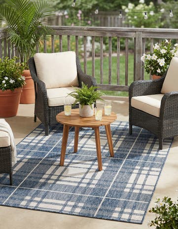 4' x 6' Easy-Clean Checkered Indoor / Outdoor Rug