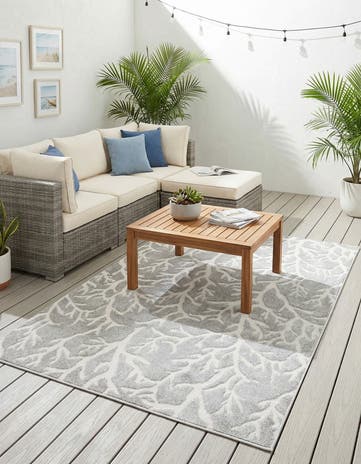 5' 3 x 7' 8 Easy-Clean Modern Indoor / Outdoor Rug