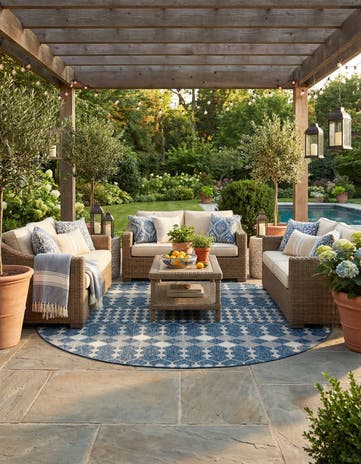 10' x 10' Easy-Clean Lattice Indoor / Outdoor Round Rug