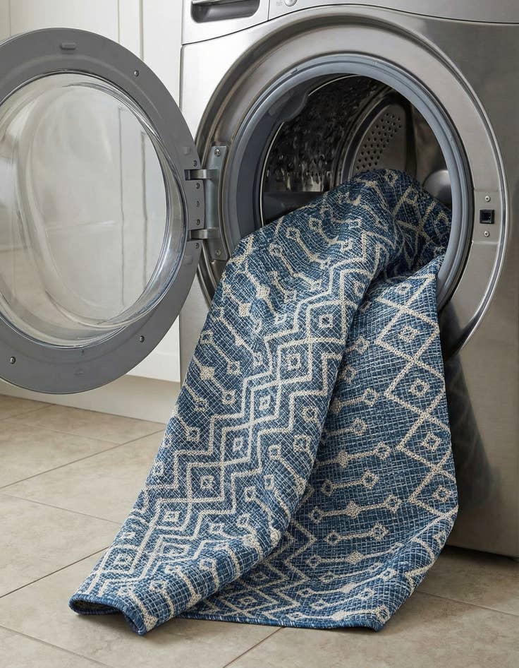 Detail image of 4' x 4'  Washable Trellis Indoor / Outdoor Octagon Rug