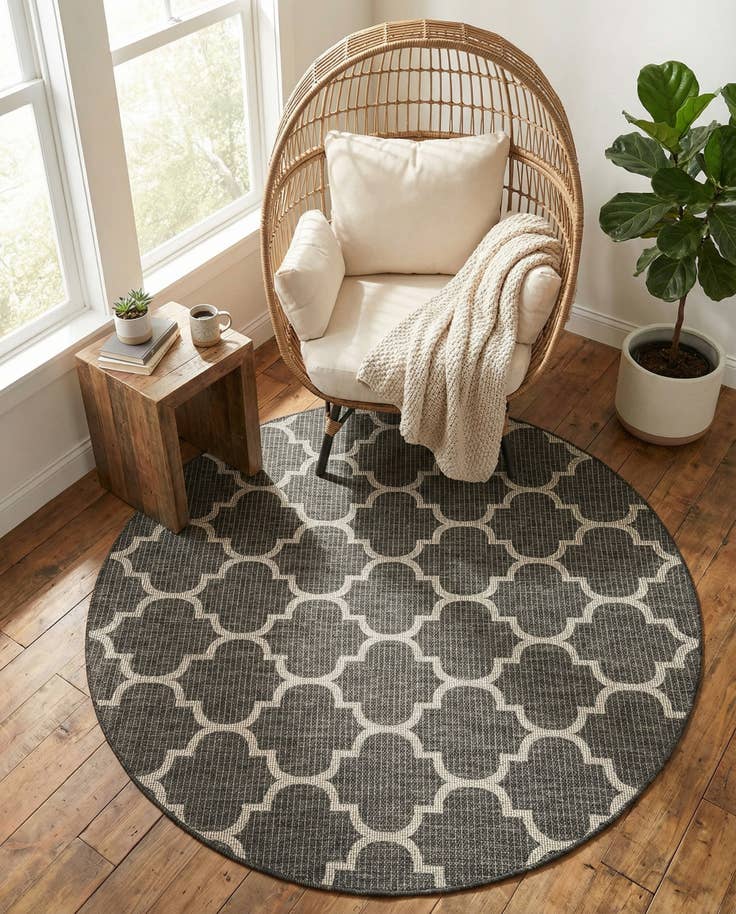 Detail image of 6' x 6' Easy-Clean Lattice Indoor / Outdoor Round Rug