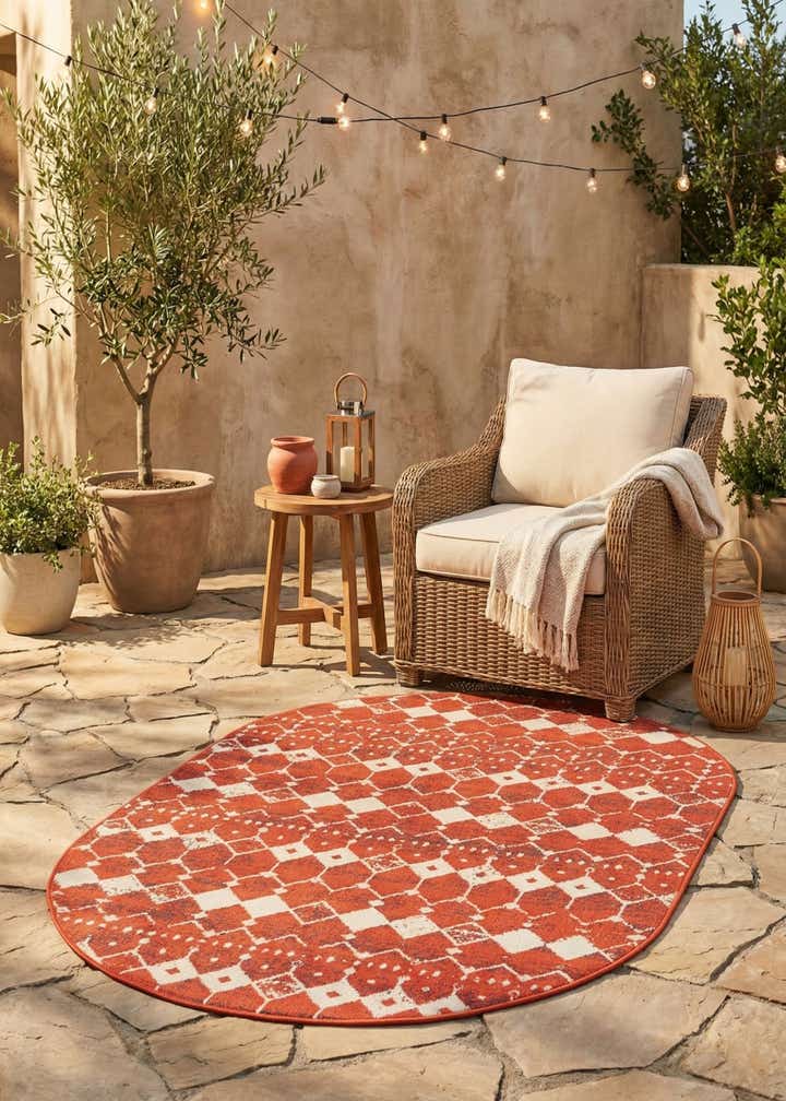 5' 3 x 8' Easy-Clean Lattice Indoor / Outdoor Oval Rug