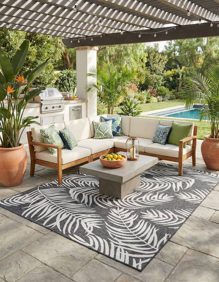 Detail image of 10' x 13'  Washable Botanical Indoor / Outdoor Rug