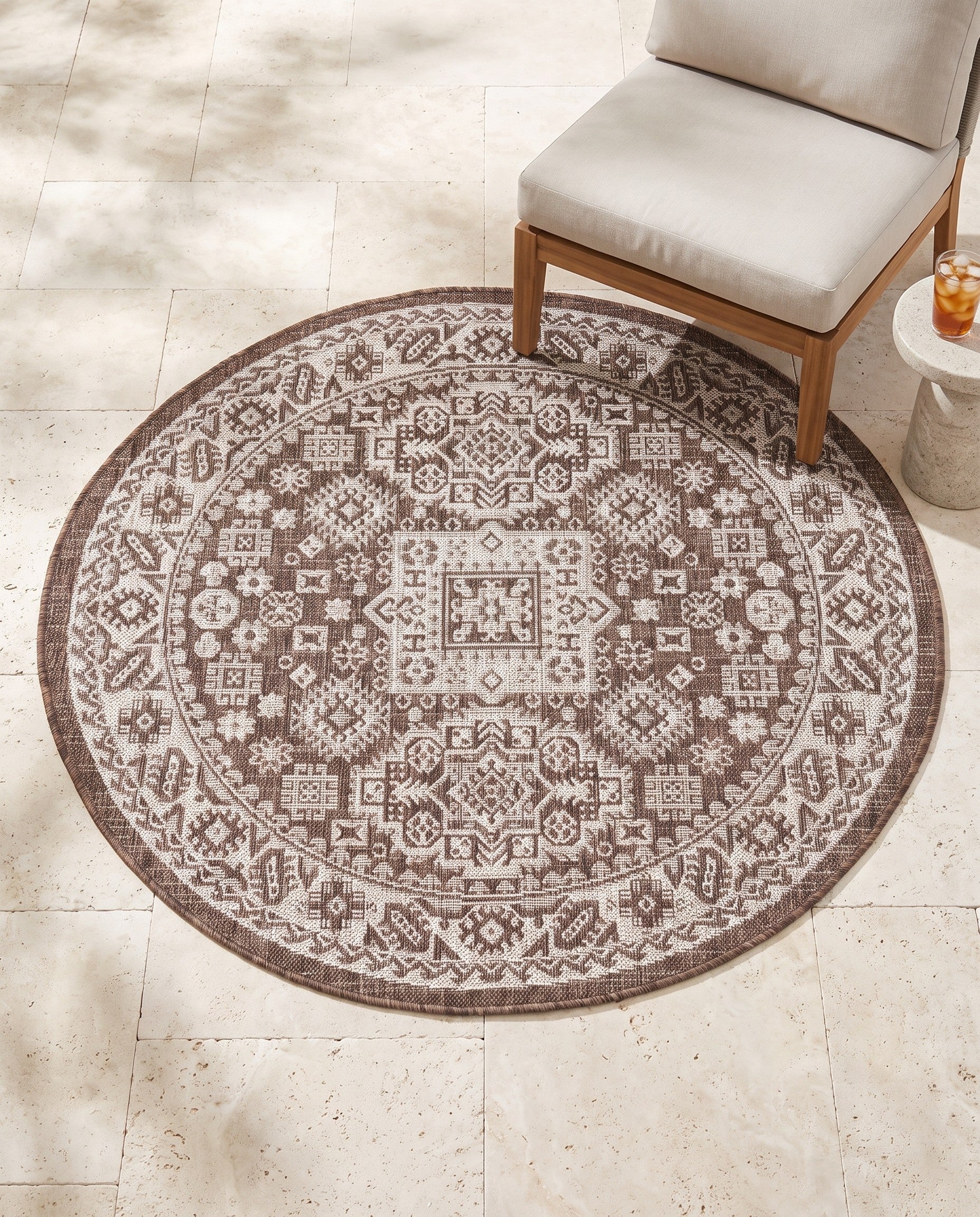4' x 4' Easy-Clean Aztec Indoor / Outdoor Round Rug