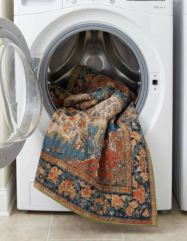 Detail image of  5' x 7'  Washable Traditional Indoor / Outdoor Rug