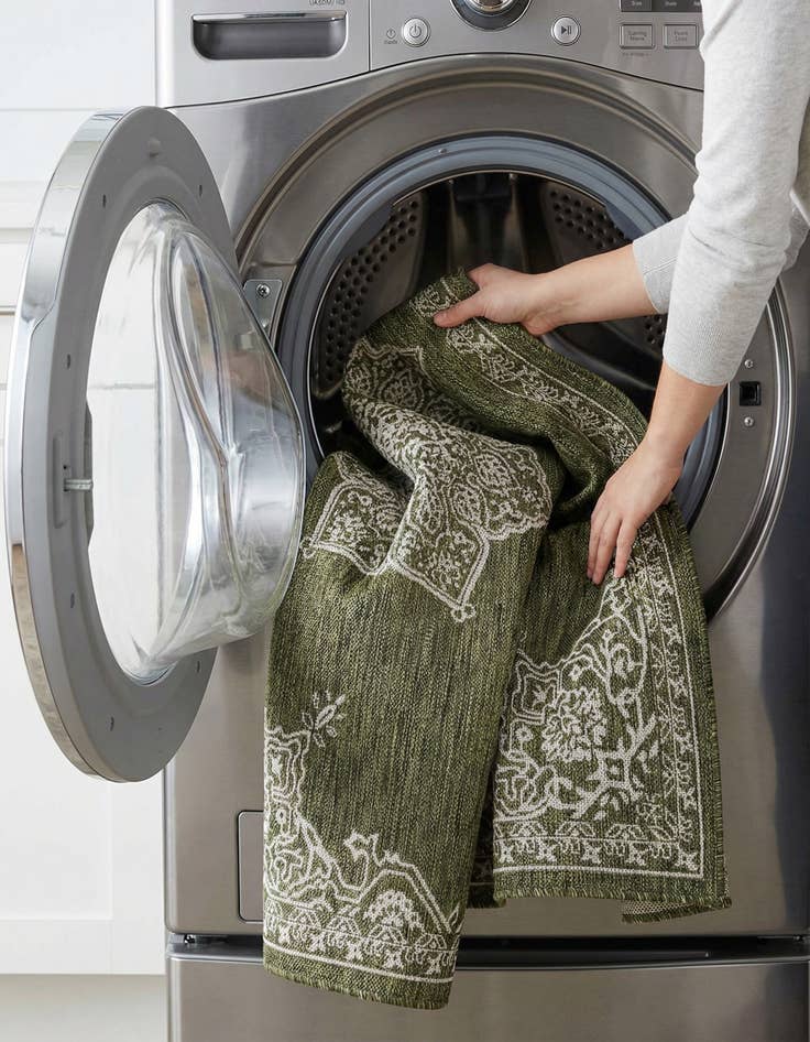 Detail image of 5' 3 x 8'  Washable Traditional Indoor / Outdoor Rug