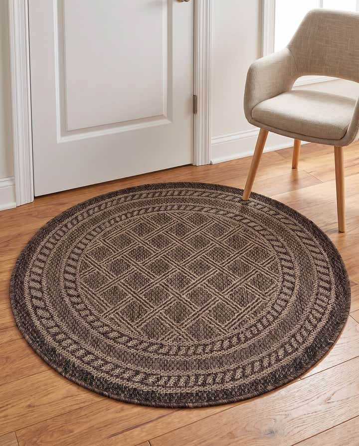 3' 3 x 3' 3 Easy-Clean Lattice Indoor / Outdoor Round Rug