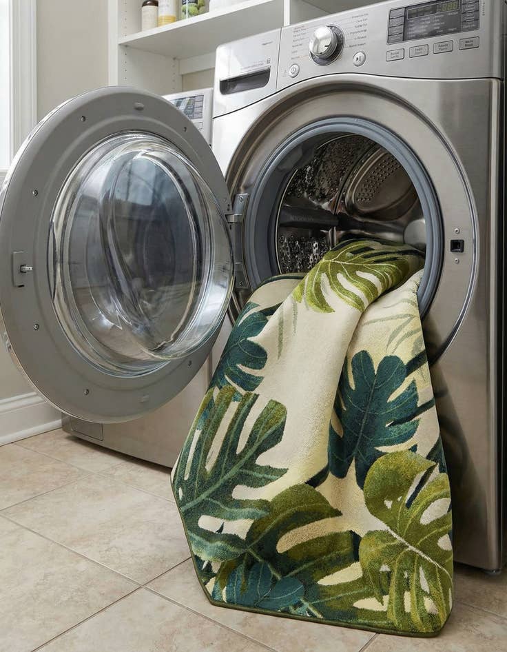 Detail image of 7' 10 x 7' 10  Washable Botanical Indoor / Outdoor Octagon Rug