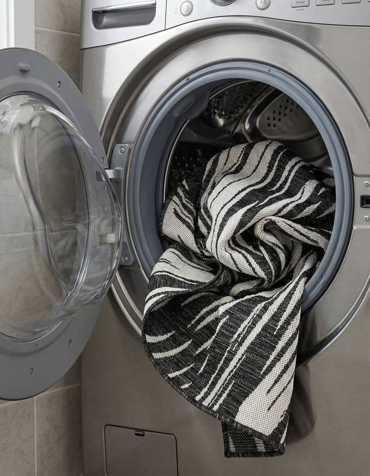 Detail image of 3' x 3'  Washable Modern Indoor / Outdoor Round Rug