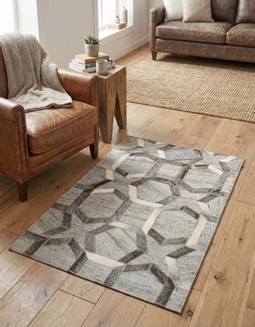 2' 1 x 3' 1 Cowhide Rug