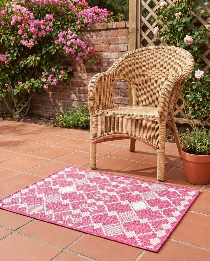 2' x 3' Easy-Clean Lattice Indoor / Outdoor Rug