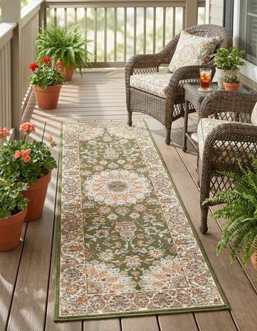 Green Easy-Clean Traditional Indoor / Outdoor Runner Rug