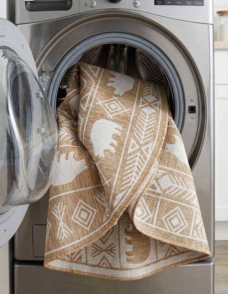 Detail image of 7' 10 x 7' 10  Washable Southwestern Indoor / Outdoor Round Rug