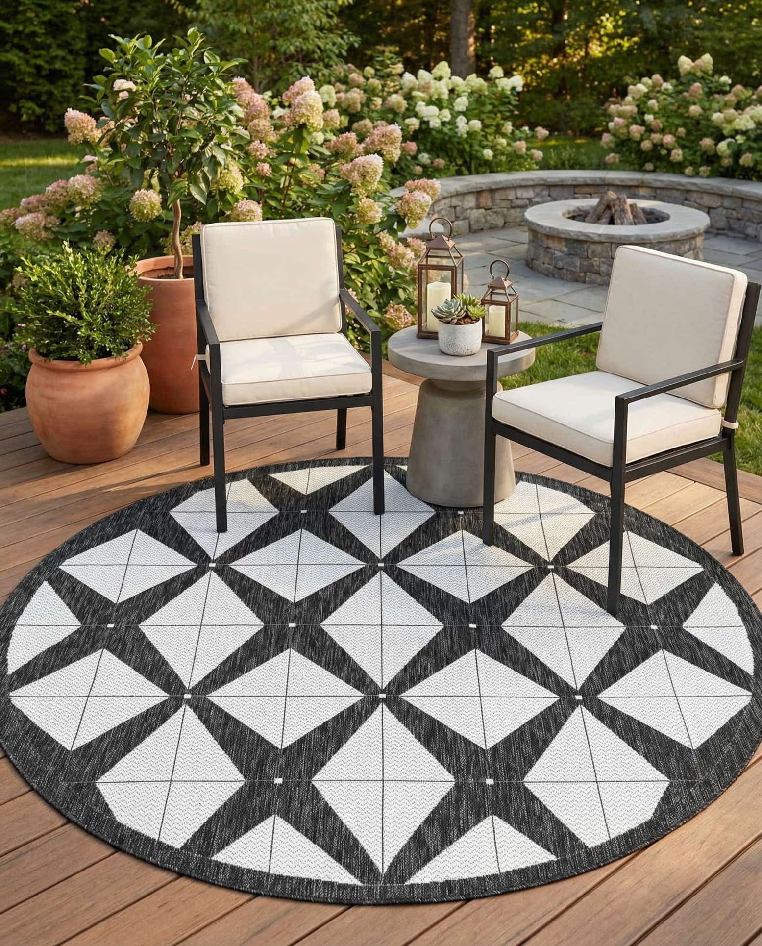 6' x 6' Easy-Clean Modern Indoor / Outdoor Round Rug