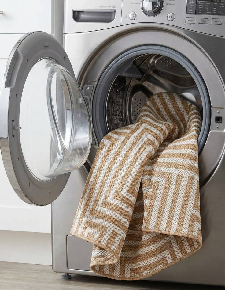 Detail image of 3' x 3'  Washable Modern Indoor / Outdoor Round Rug