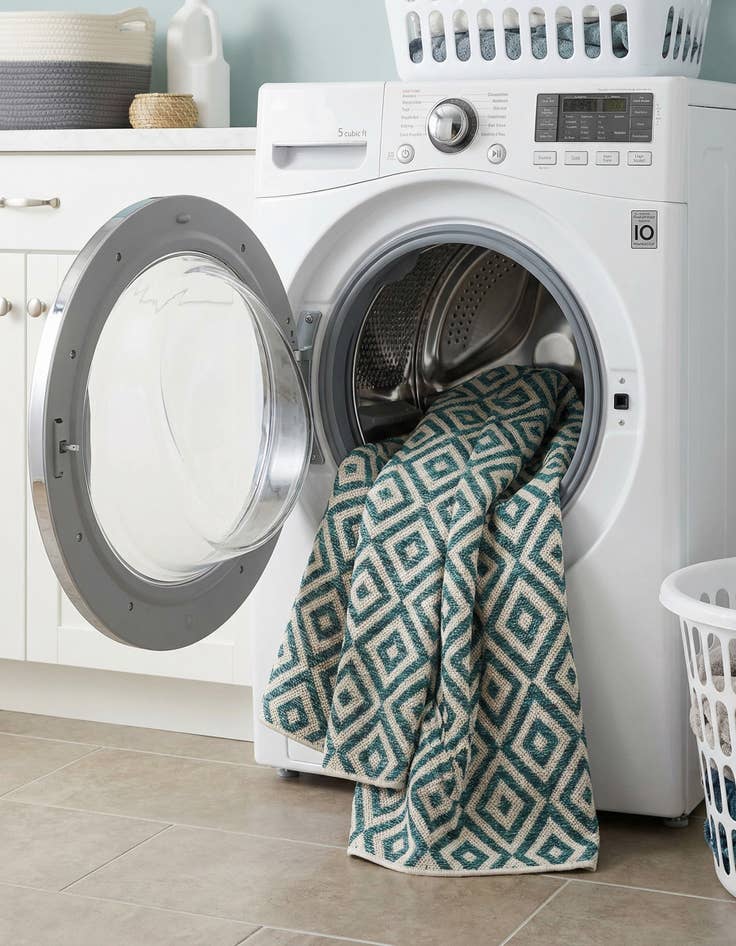 Detail image of 5' 3 x 8'  Washable Jill Zarin Costa Rica Indoor / Outdoor Rug