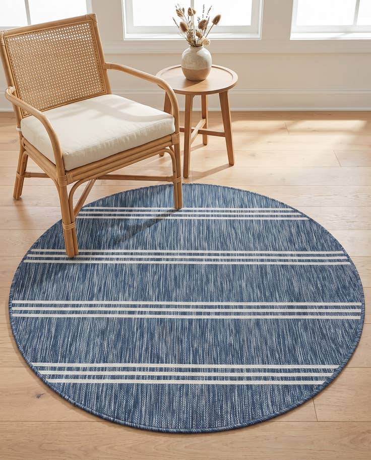 Detail image of 4' x 4' Easy-Clean Jill Zarin Anguilla Indoor / Outdoor Round Rug