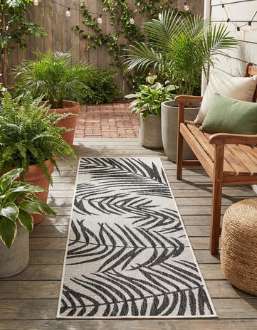 Charcoal Ivory Easy-Clean Botanical Indoor / Outdoor Runner Rug